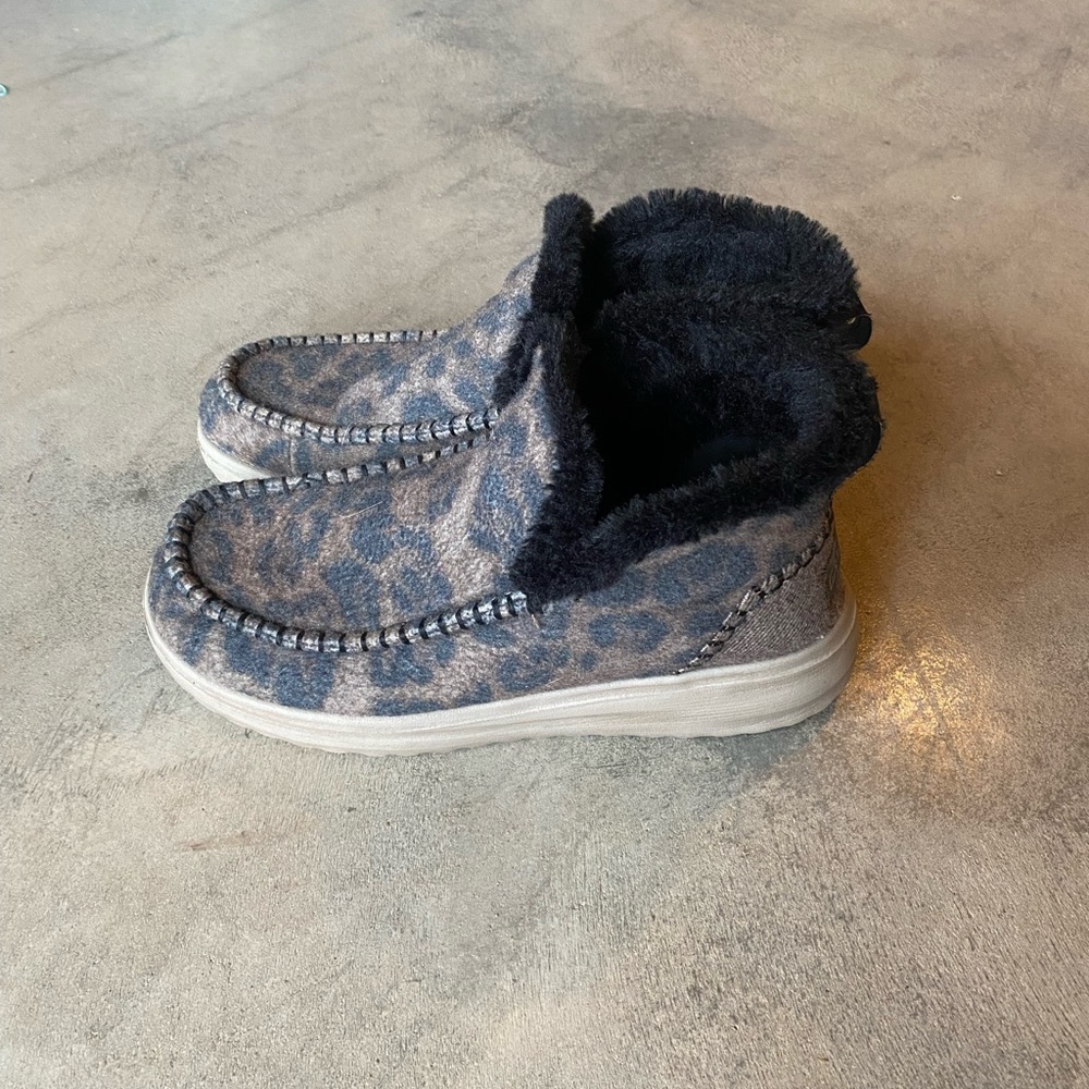 Woman’s cheetah print hey dudes